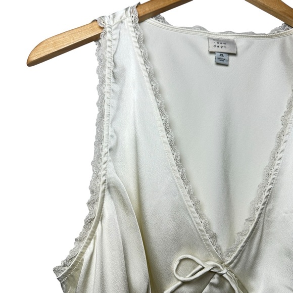 A New Day Top Women’s Size XL Cream Camisole Lace Trim Bow Detail Y2K Coquette - Picture 4 of 14